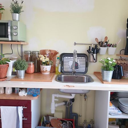 Chambre Privee Dans Petite Maison Typique มองติวิลิเยร์ ภายนอก รูปภาพ