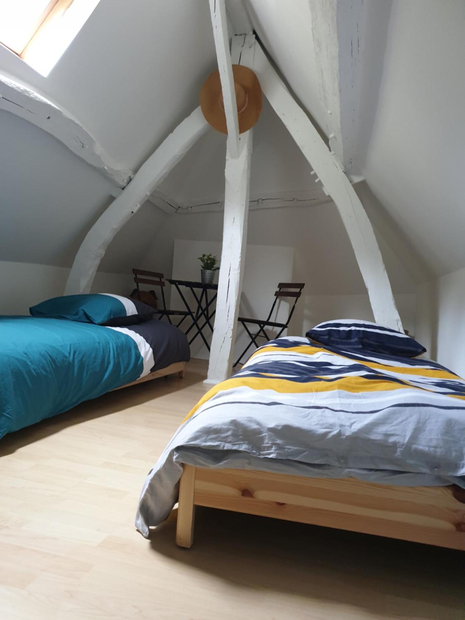 Chambre Privee Dans Petite Maison Typique มองติวิลิเยร์ ภายนอก รูปภาพ