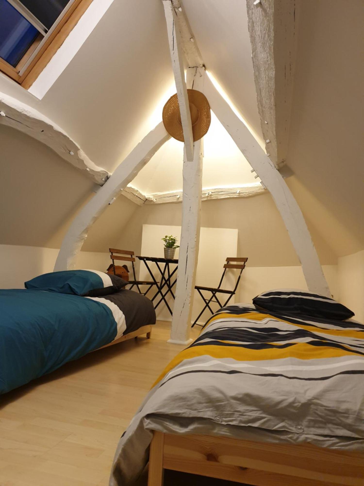 Chambre Privee Dans Petite Maison Typique มองติวิลิเยร์ ภายนอก รูปภาพ